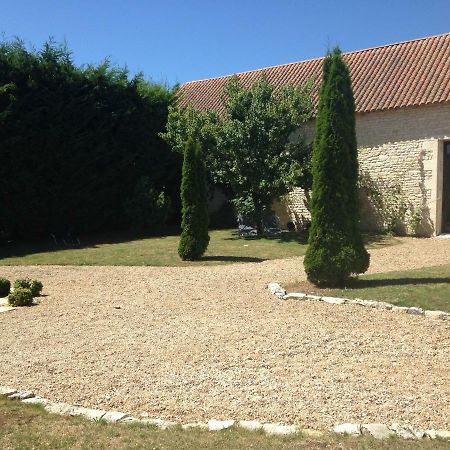 Les Clos Bleus Neuville-du-Poitou エクステリア 写真