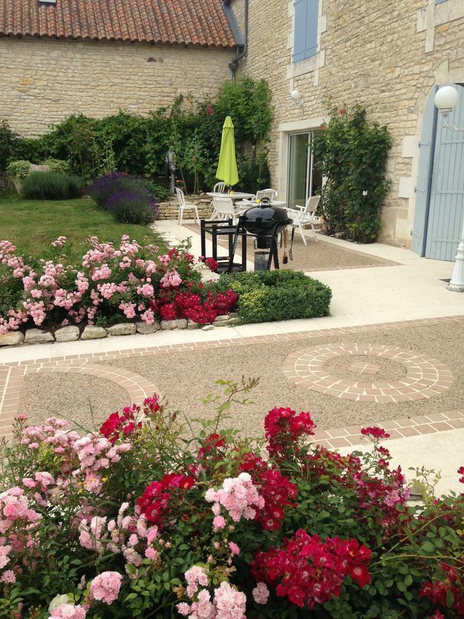Les Clos Bleus Neuville-du-Poitou エクステリア 写真
