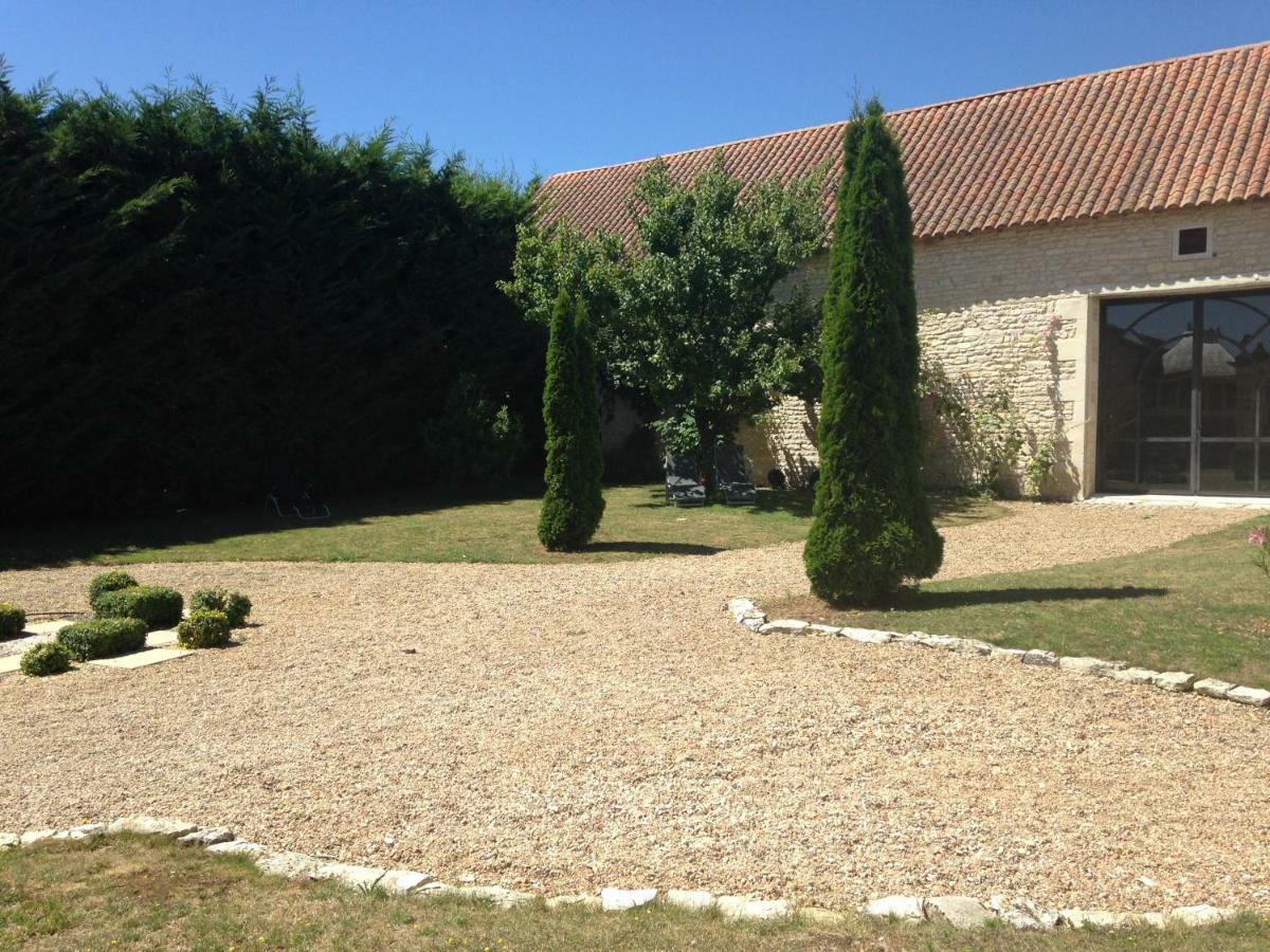 Les Clos Bleus Neuville-du-Poitou エクステリア 写真
