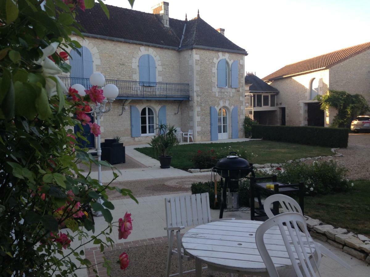 Les Clos Bleus Neuville-du-Poitou エクステリア 写真